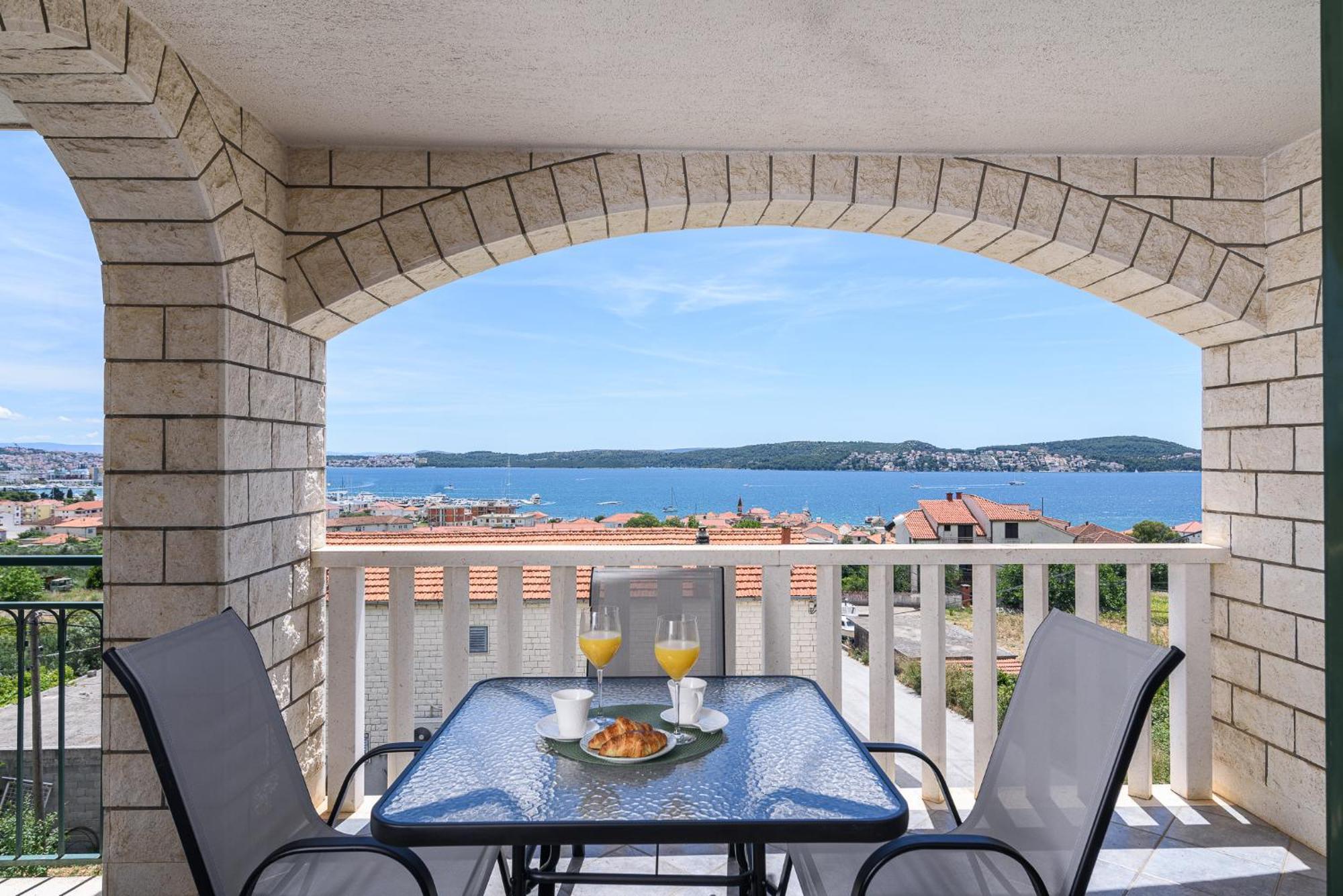 Apartments Eva Trogir Exterior photo