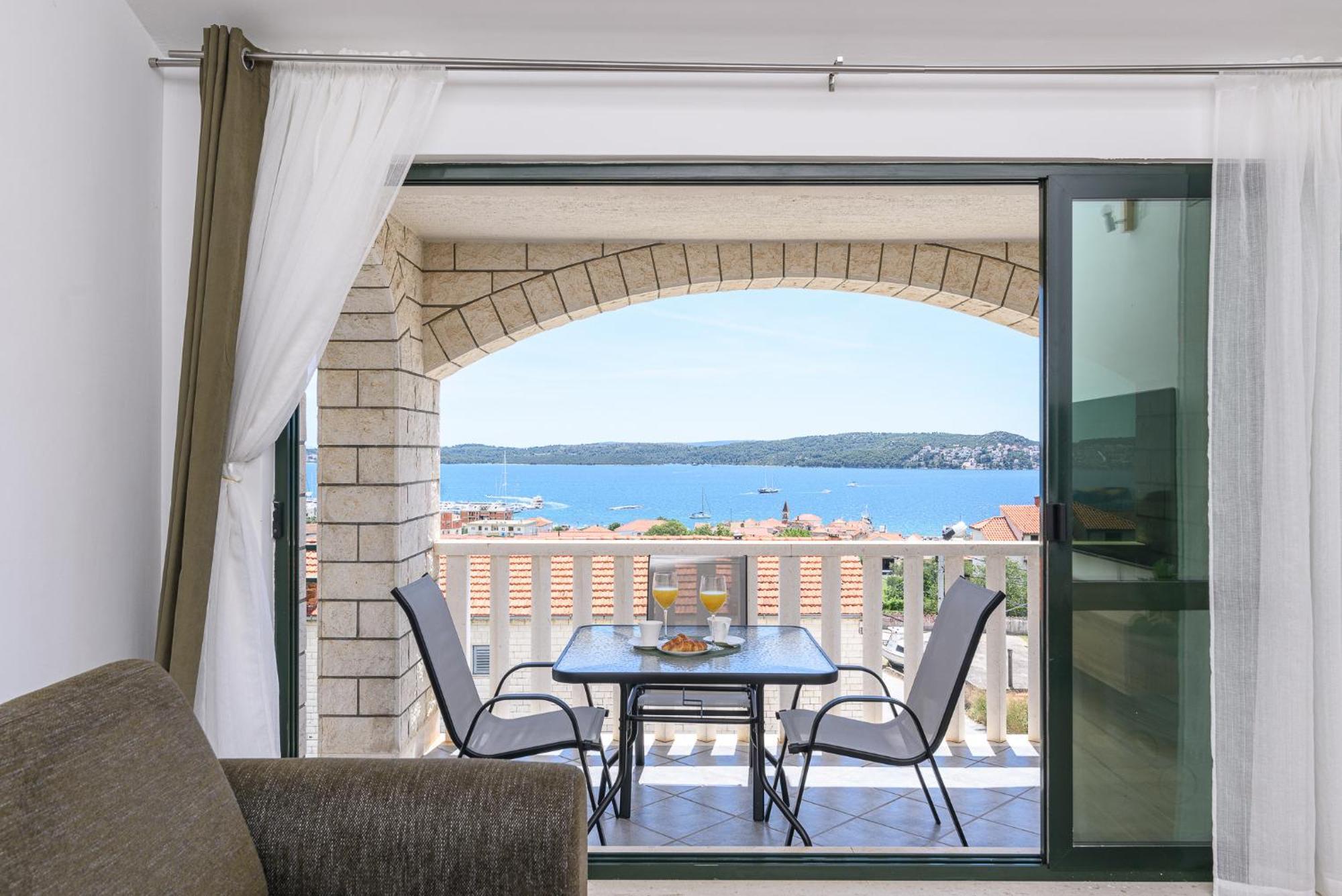 Apartments Eva Trogir Exterior photo