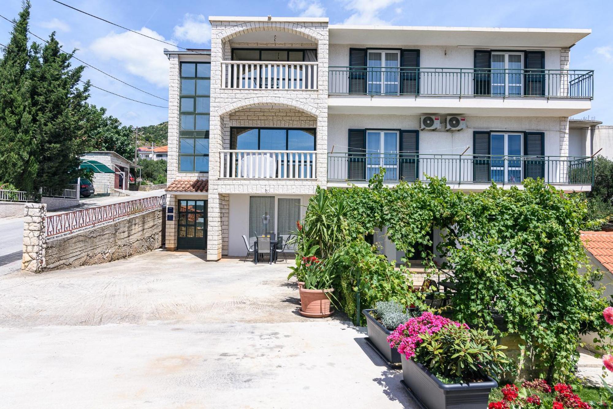 Apartments Eva Trogir Exterior photo