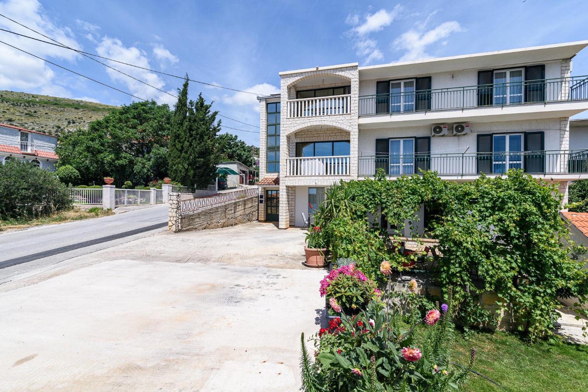 Apartments Eva Trogir Exterior photo